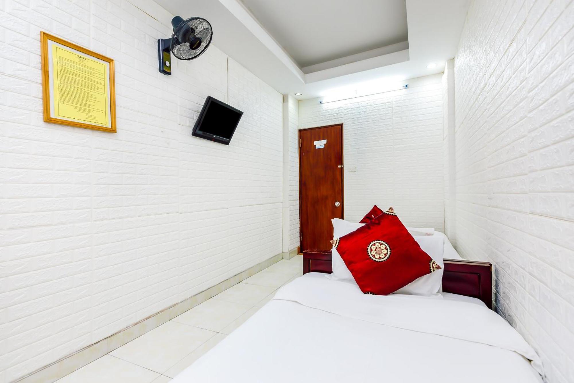 Oyo 604 Queen Hotel Spot-On ハノイ市 エクステリア 写真